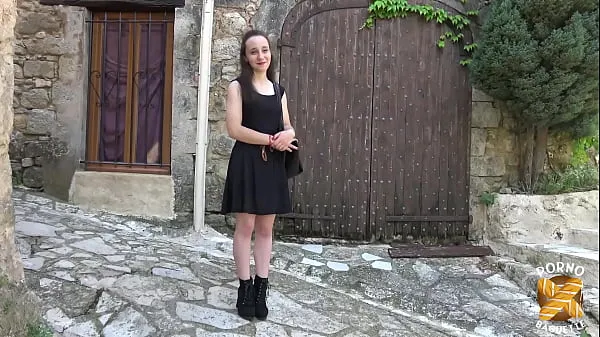 Φρέσκα Amandine, a young slut, in a threesome with her friend Marie καλύτερα βίντεο