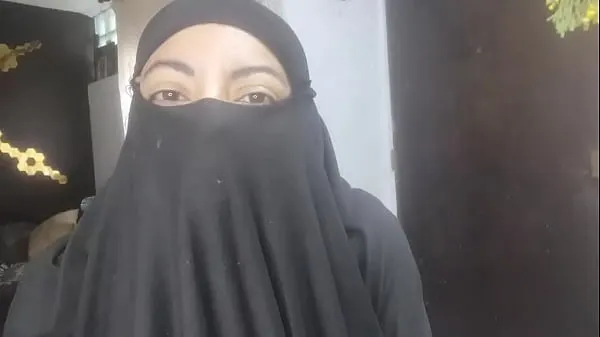 Taze Real Horny Amateur Arab Wife Squirting On Her Niqab Masturbates While Husband Praying HIJAB PORN en iyi Videolar