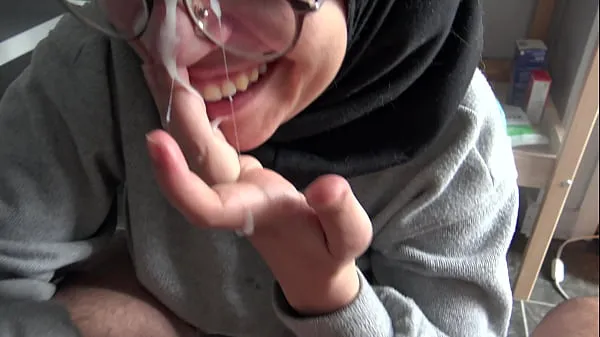 تازہ A Muslim girl is disturbed when she sees her teachers big French cock بہترین ویڈیوز
