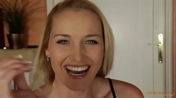Nya step Mother discovers that her son has been seeing her naked, subtitled in Spanish, full video here bästa videoklipp