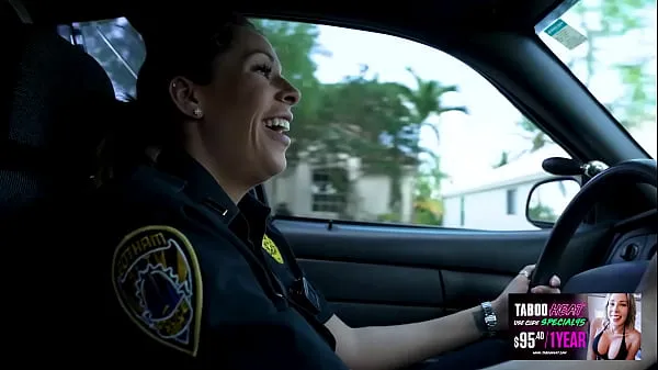 ใหม่ Nikki Brooks In StepMom Wants To Role Play As A Cop and Have Sex On My Bed วิดีโอที่ดีที่สุด