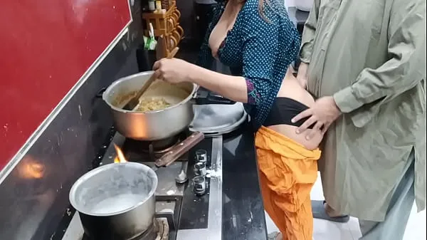 Nya Desi Housewife Anal Sex In Kitchen While She Is Cooking bästa videoklipp