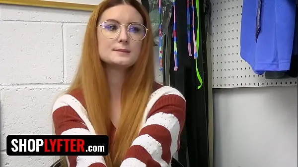 Tuoreet Shoplyfter - Redhead Nerd Babe Shoplifts From The Wrong Store And LP Officer Teaches Her A Lesson parasta videota
