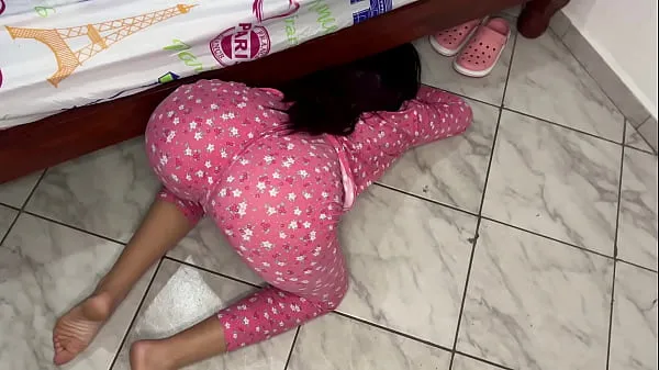 최신 I Trick my Beautiful Stepdaughter into Looking Under the Bed to See Her Big Ass 최고의 동영상
