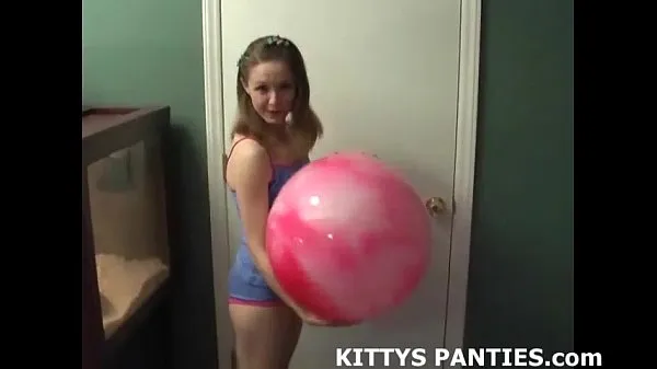 新鲜18 year old teen Kitty loves playing with playdough最好的视频